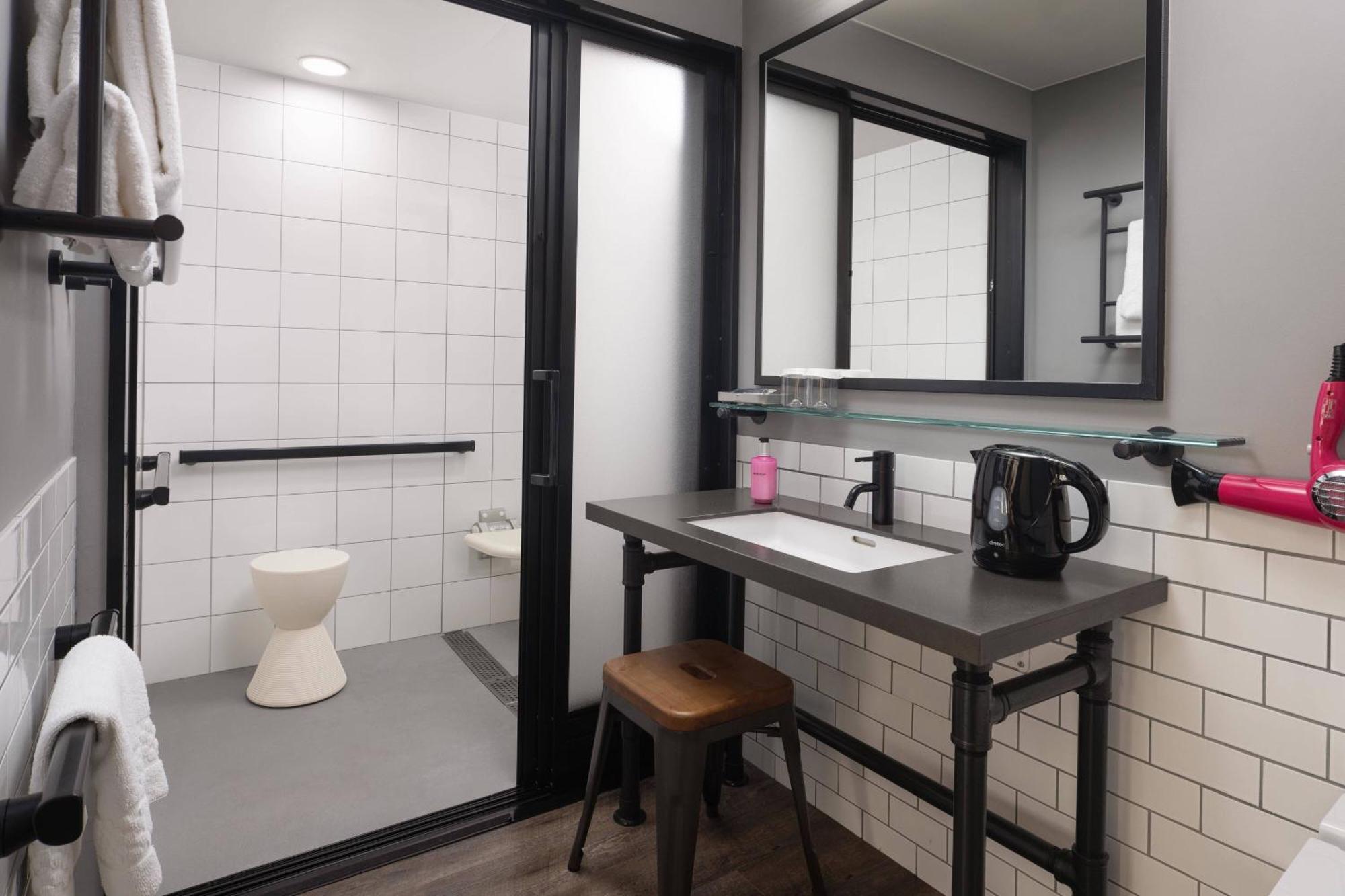 Отель Moxy Tokyo Kinshicho Экстерьер фото