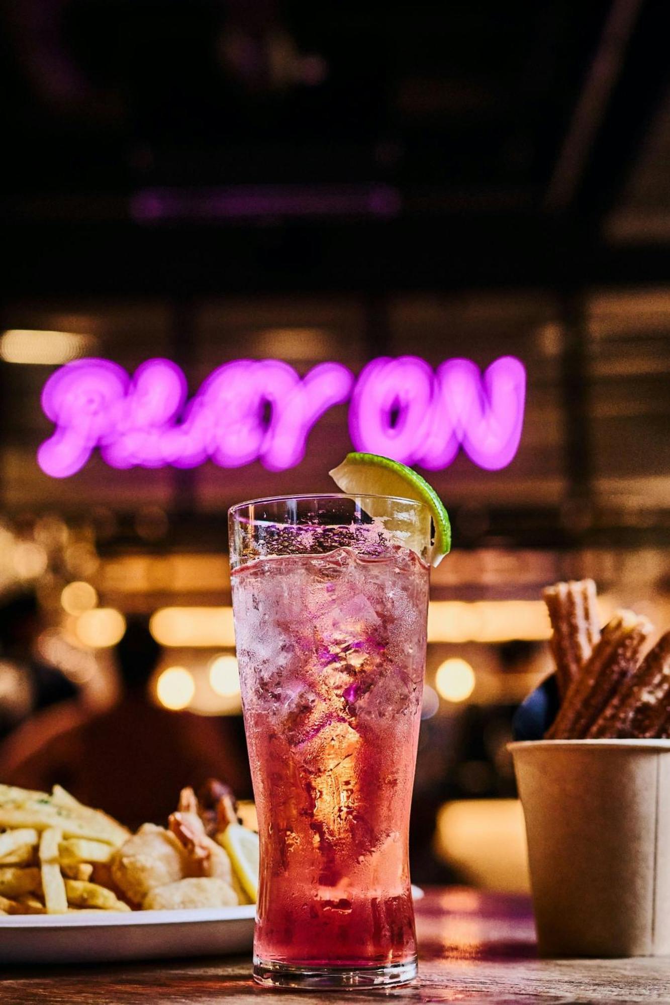 Отель Moxy Tokyo Kinshicho Экстерьер фото